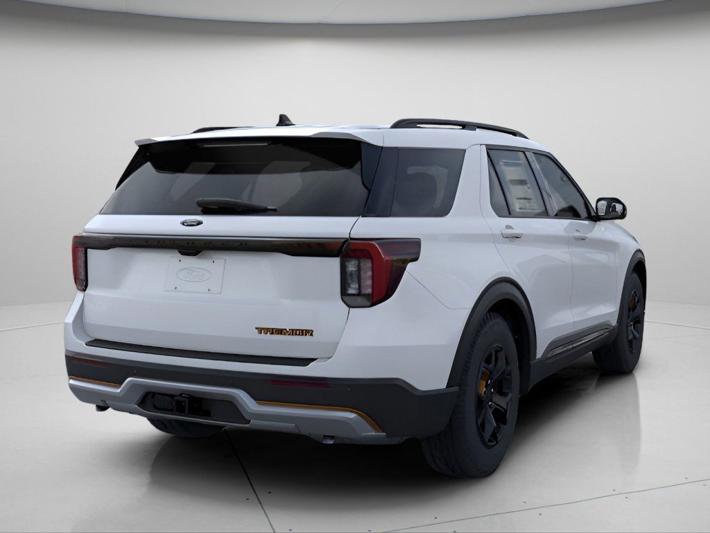 New 2026 Space White Metallic Ford Tremor image 9