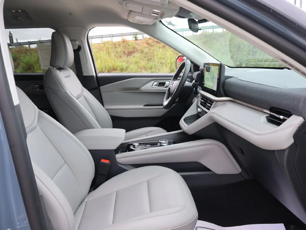 New 2026 Vapor Blue Metallic Ford Active image 8