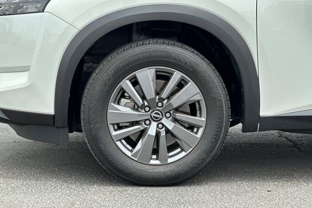 Used 2025 White Nissan SV image 24
