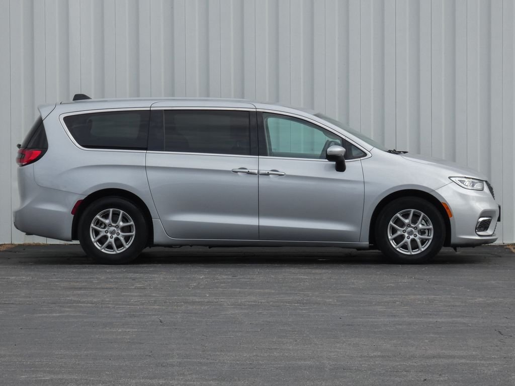 Used 2023 Chrysler Pacifica Touring L with VIN 2C4RC1BG0PR624637 for sale in Kansas City