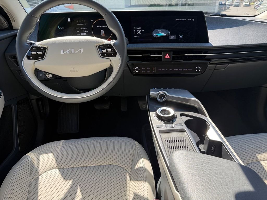 Used 2023 Black Kia Wind image 18