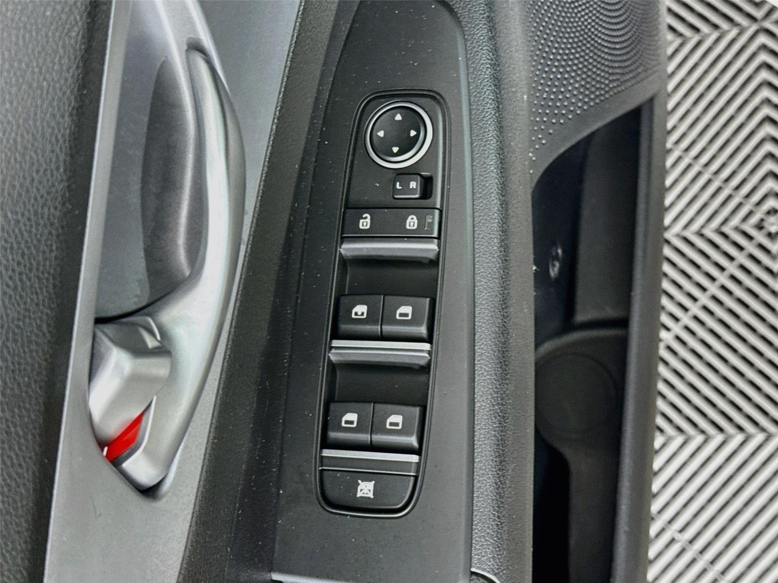 Used 2023 Snow White Pearl Kia LXS image 18