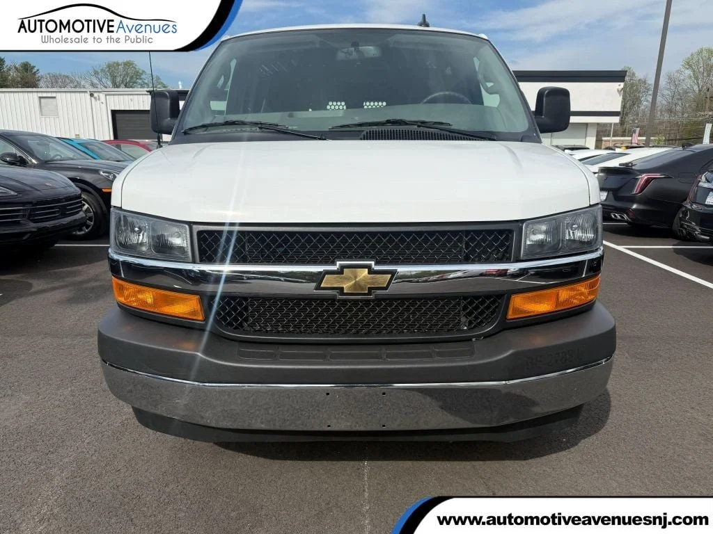 2024 Chevrolet Express 2500 Work Van HD's photo