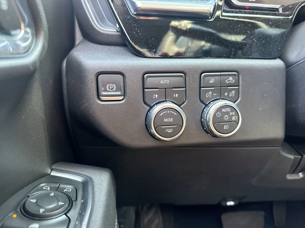 New 2026 Onyx Black GMC Elevation image 18
