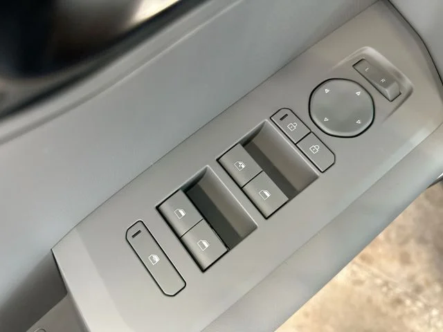 New 2027 Frost Blue / Black Roof Kia S image 17