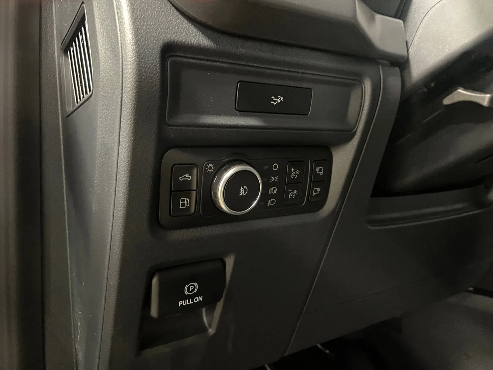 New 2026 Agate Black Metallic Ford XLT image 13