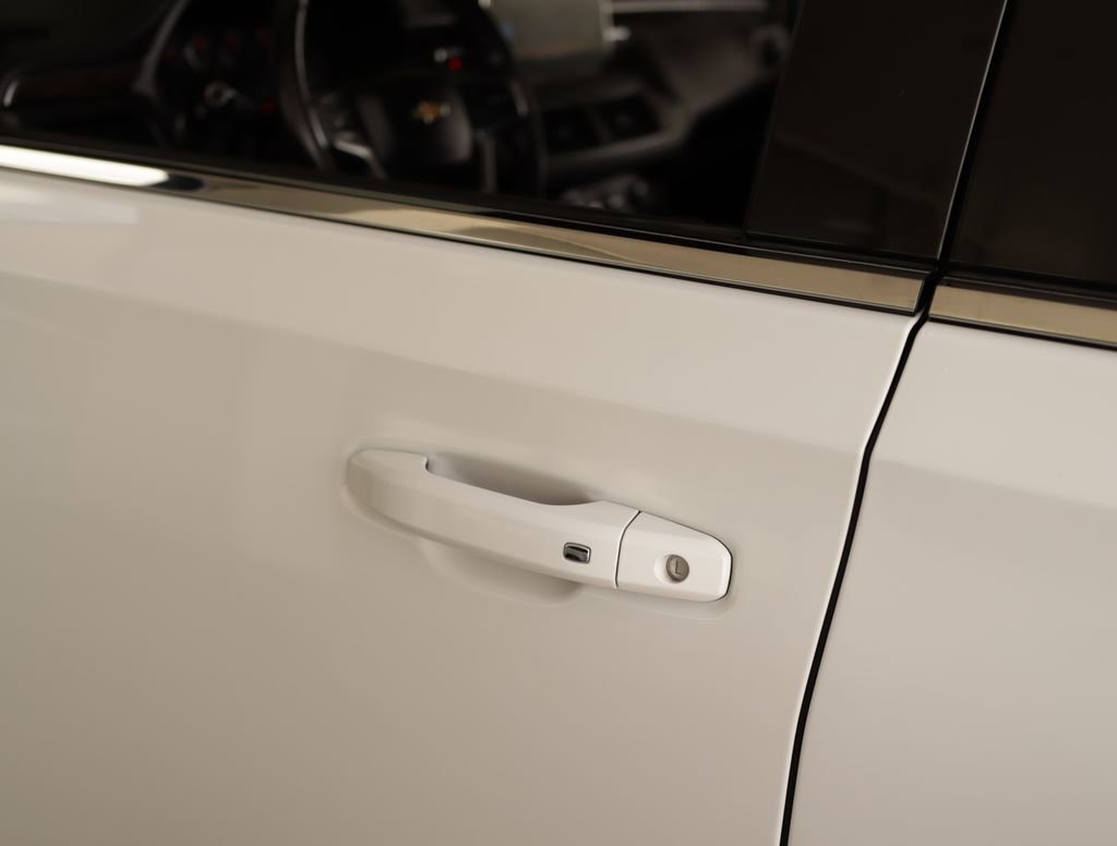 Used 2021 SUMMIT WHITE Chevrolet LT image 43