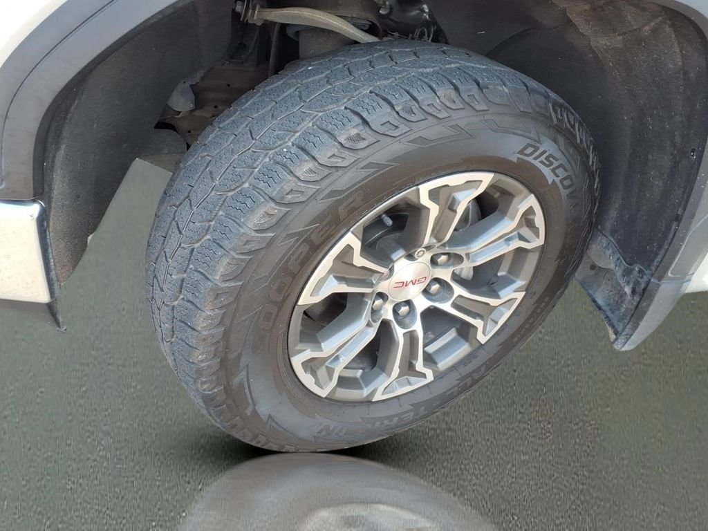 Used 2020 Quicksilver Metallic GMC SLE image 25