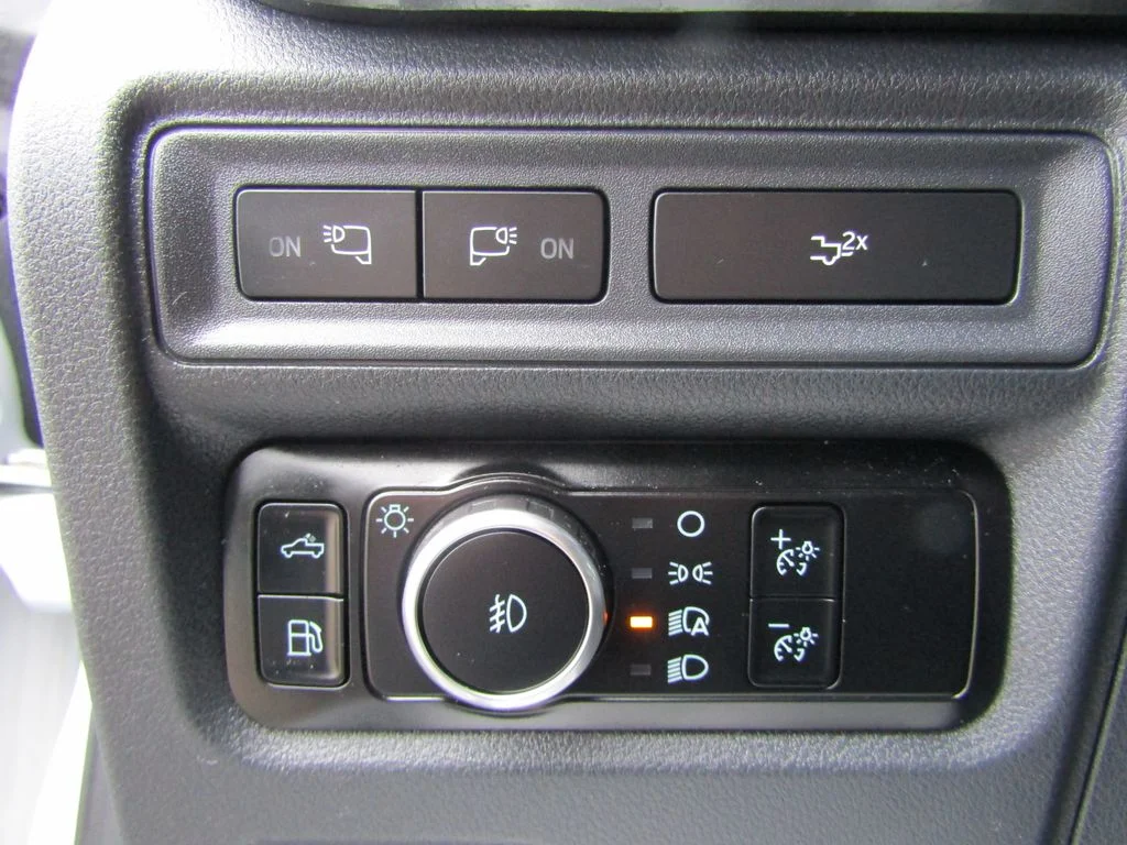 Used 2023 Oxford White Ford XLT image 26