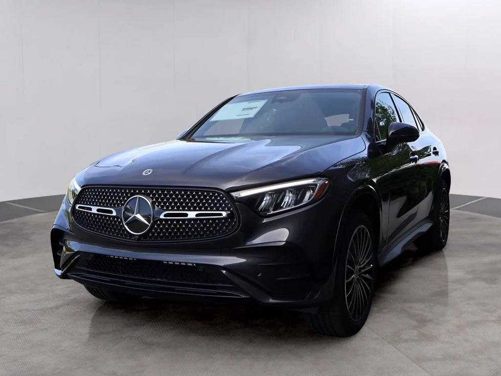 Used 2025  Mercedes-Benz GLC 300 Coupe image 3