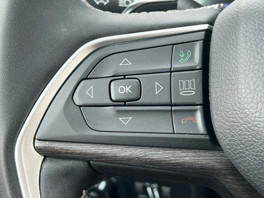 Used 2023 White Jeep Limited image 19