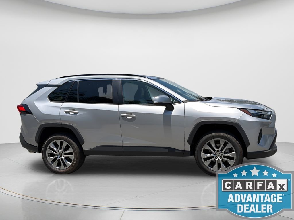 Used 2022 Silver Toyota XLE Premium image 7
