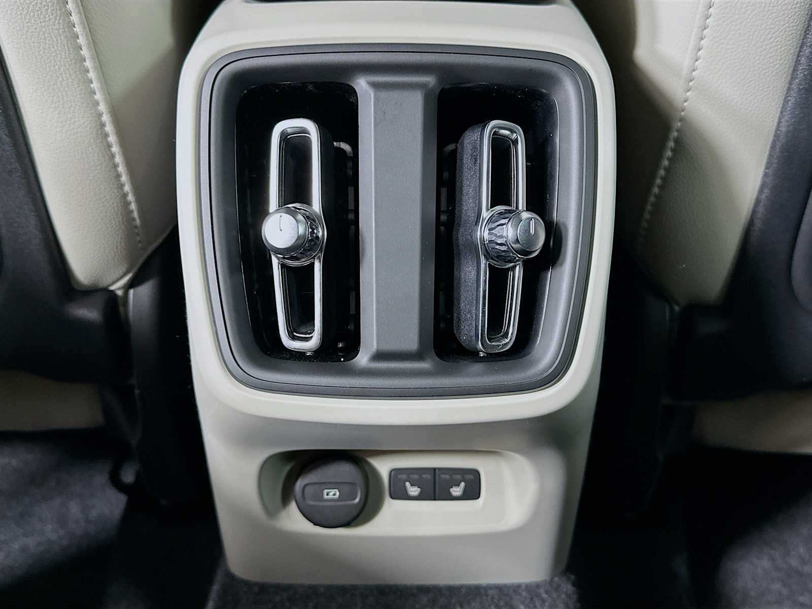 New 2026 Aurora Silver Volvo Ultra image 24