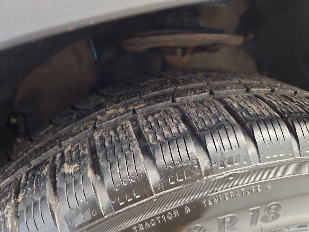 Used 2019 Silver Toyota XLE image 11