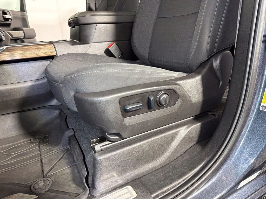 Used 2022  Chevrolet RST image 12