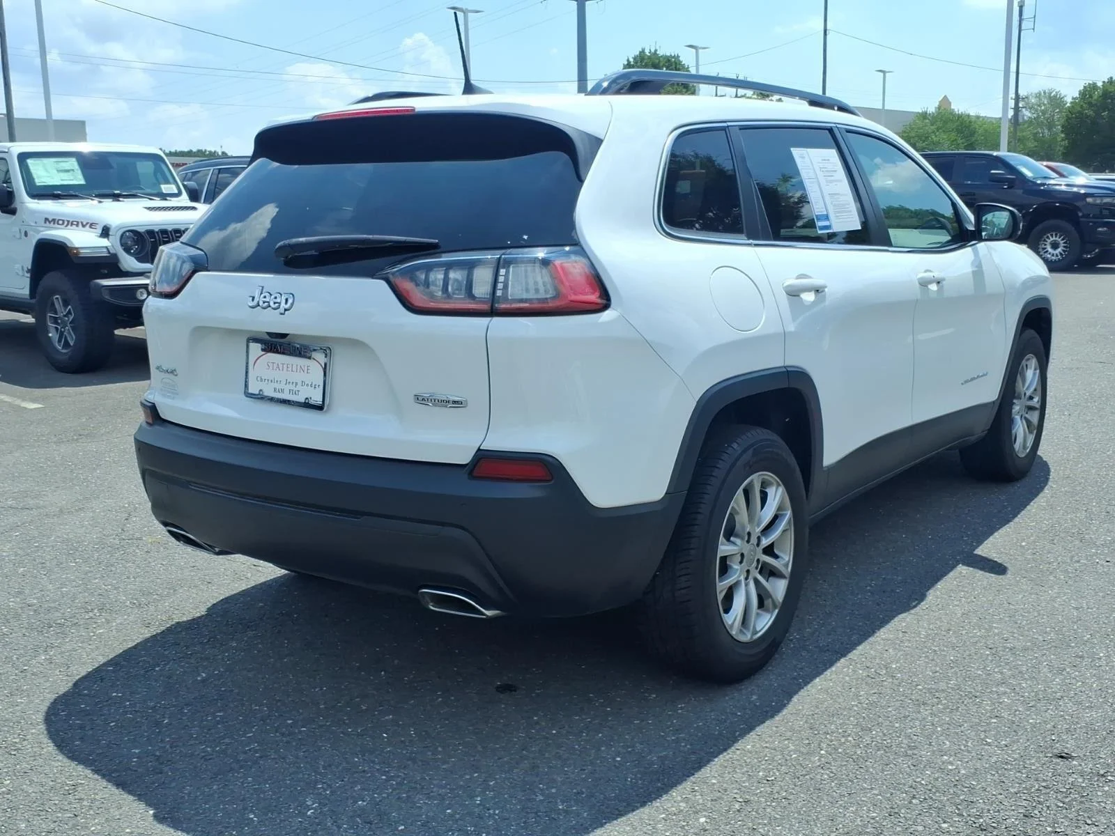 Used 2022 Bright White Clearcoat Jeep Latitude Lux image 2