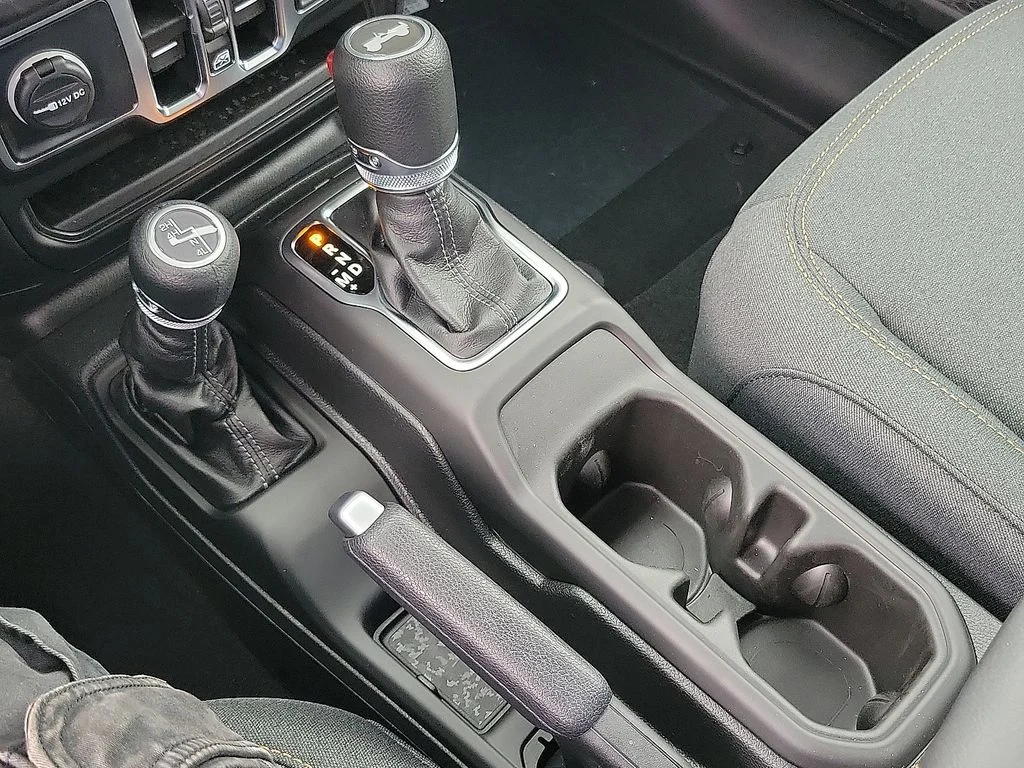 2025 Jeep Wrangler 4-Door Sahara - Photo 10