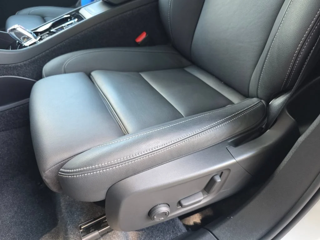 Used 2026  Volvo Plus image 12