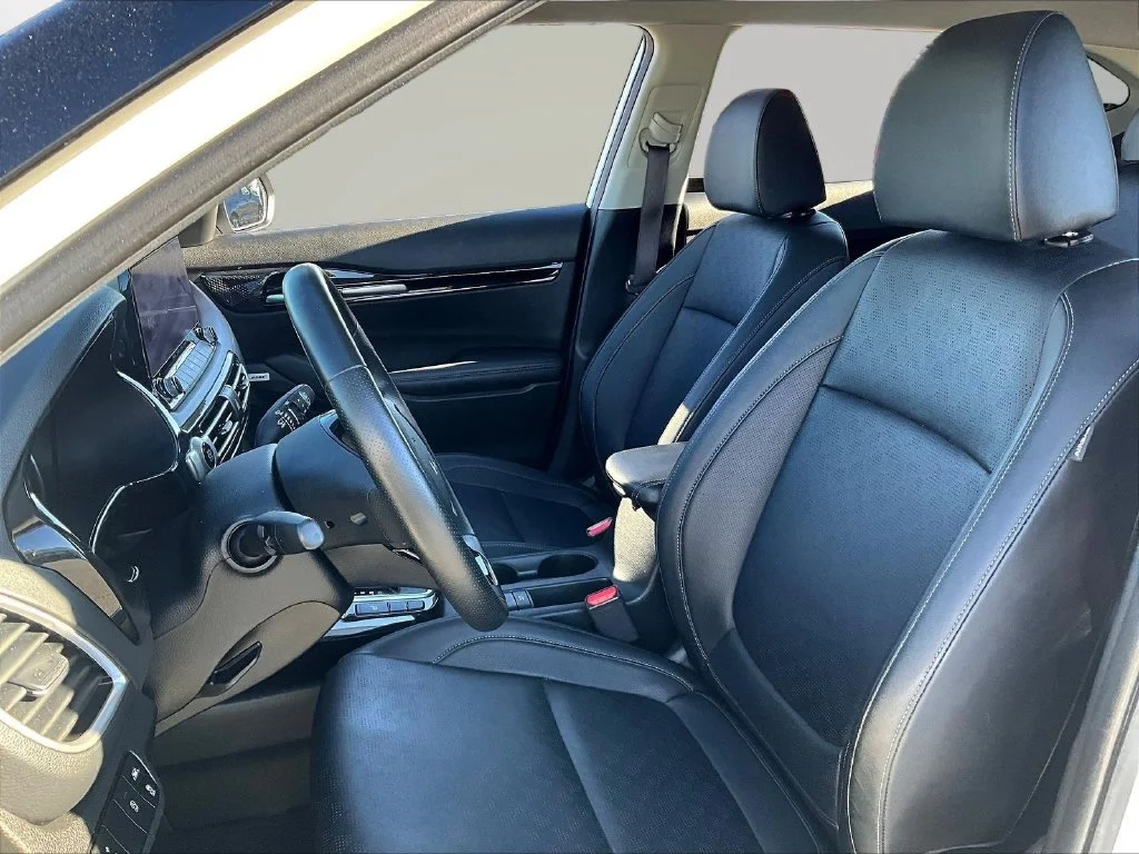 Used 2023 White Kia SX image 22