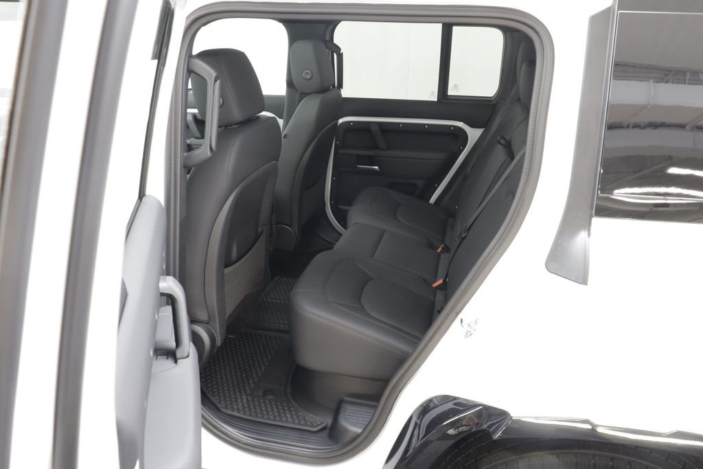 New 2026 Fuji White LAND ROVER X-Dynamic SE image 16
