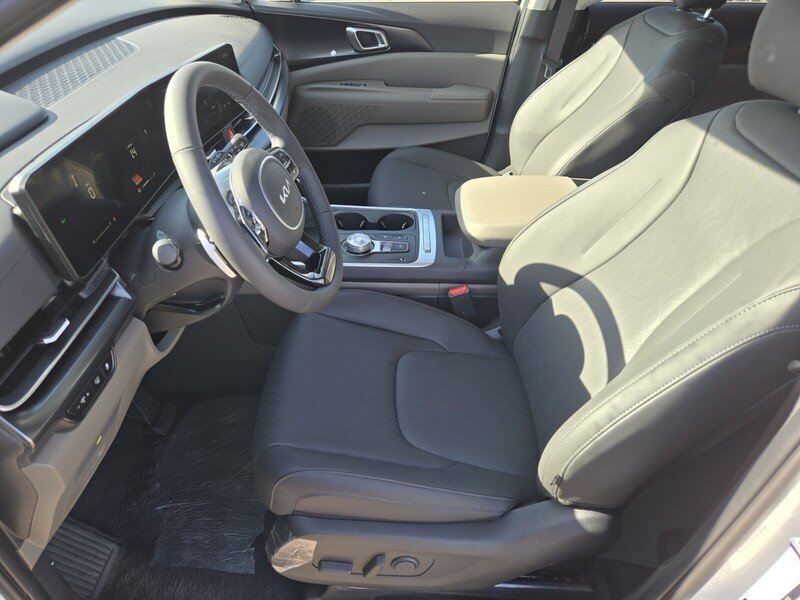 New 2026 Snow White Pearl Kia LXS image 6
