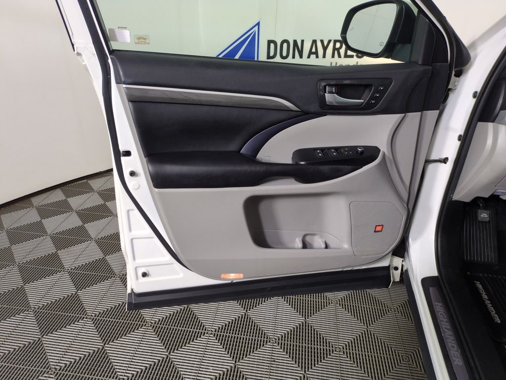 Used 2019 Blizzard Pearl Toyota Limited image 13