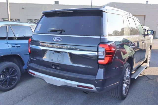 Used 2024 Gray Ford Limited image 4