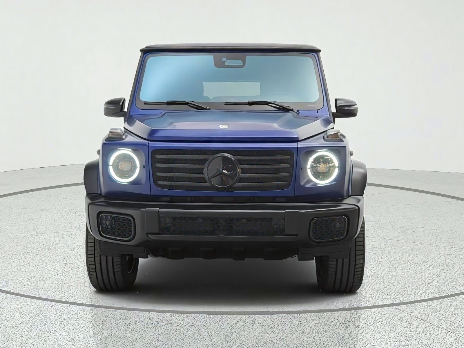 New 2027 MANUFAKTUR Exclusive Brilliant Blue Magno Mercedes-Benz G 580e SUV image 2
