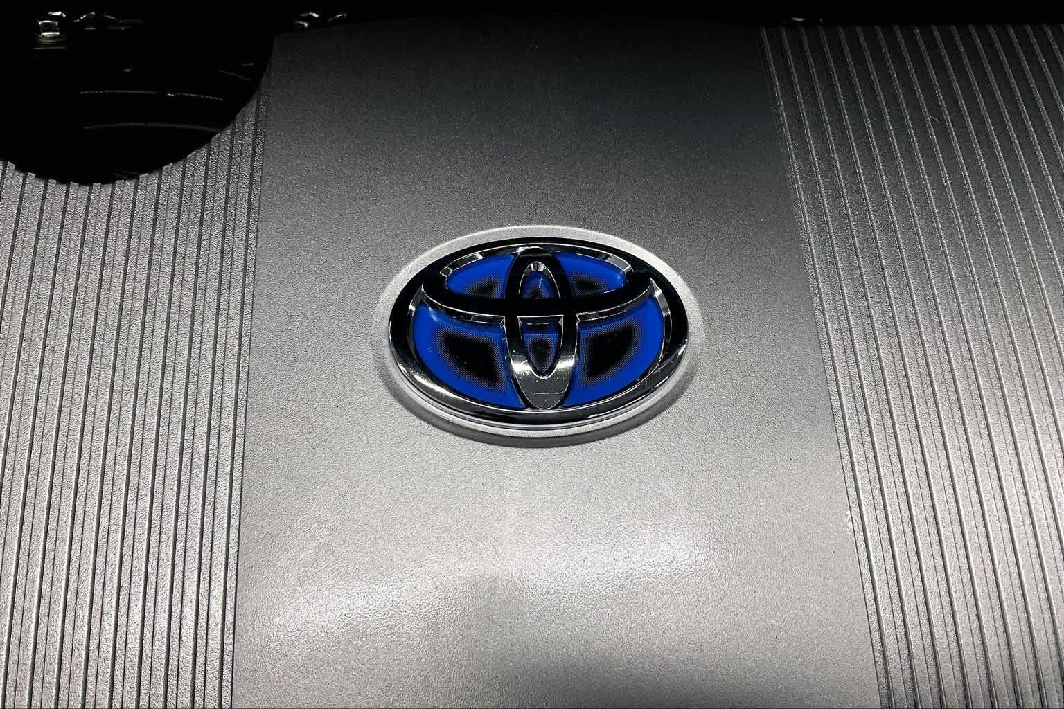 Used 2017 Blue Magnetism Toyota Premium image 31