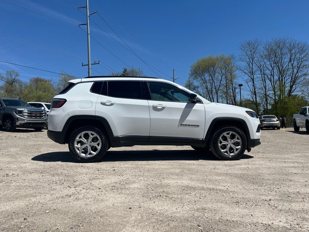 Used 2024 Bright White Clearcoat Jeep Latitude image 6
