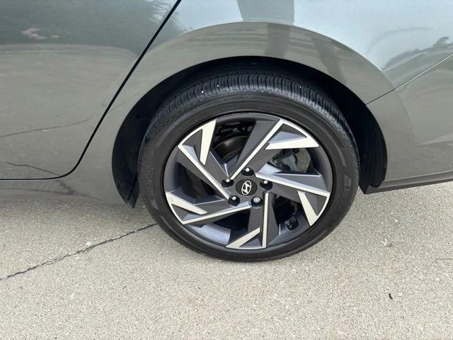 Used 2025 Amazon Gray Hyundai SEL Convenience image 11