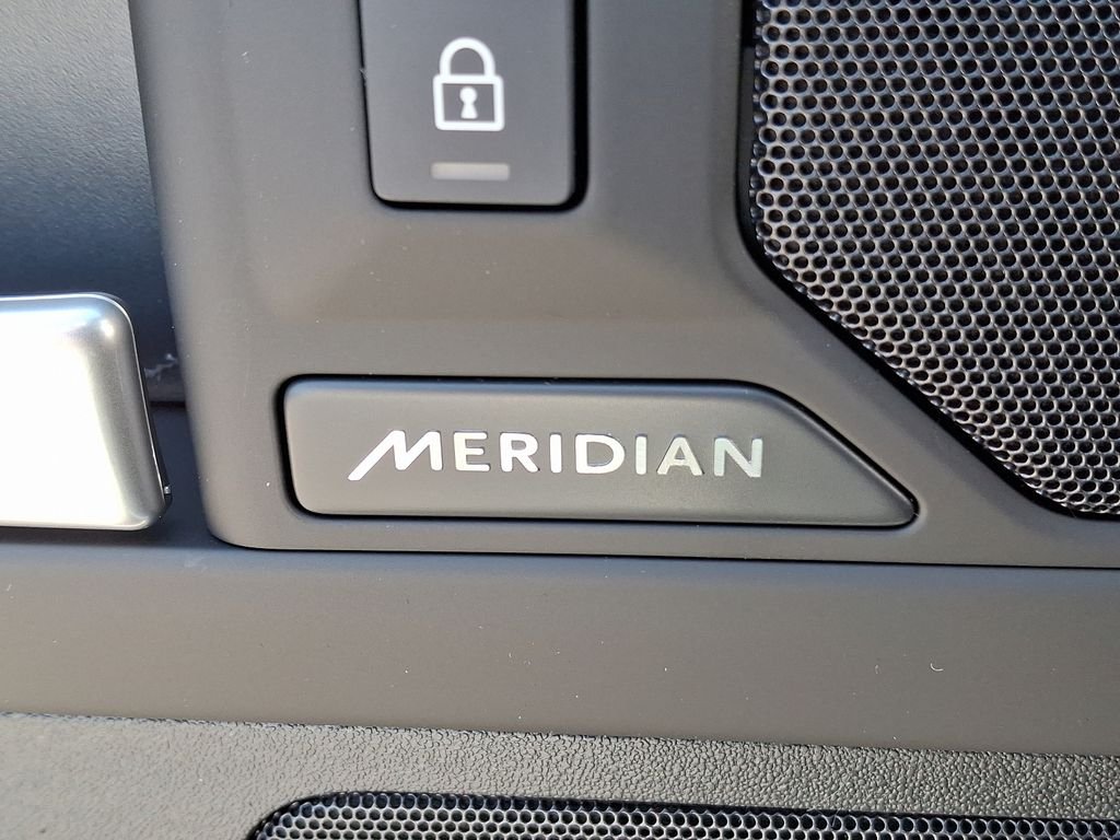 2025 Land Rover Defender S - Photo 17