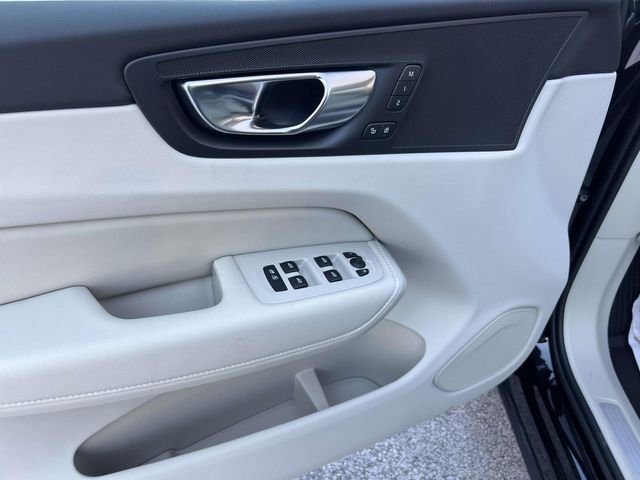 2025 Volvo XC60 Plus - Photo 15