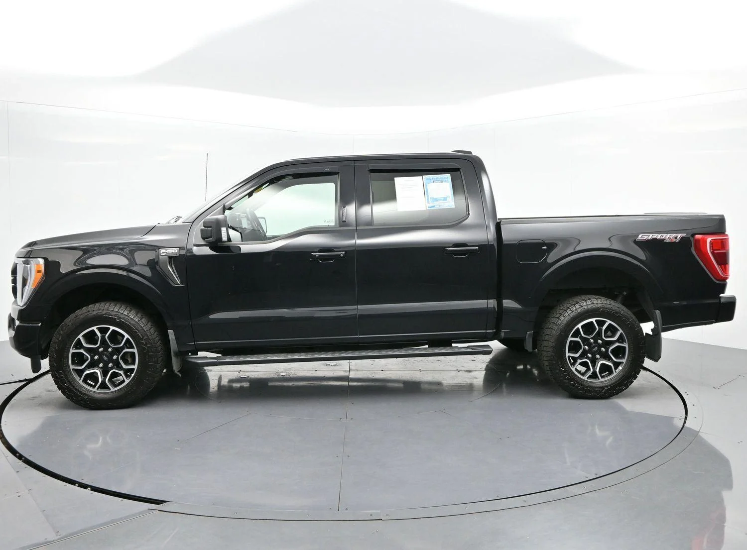 Used 2022 Agate Black Ford XLT image 4