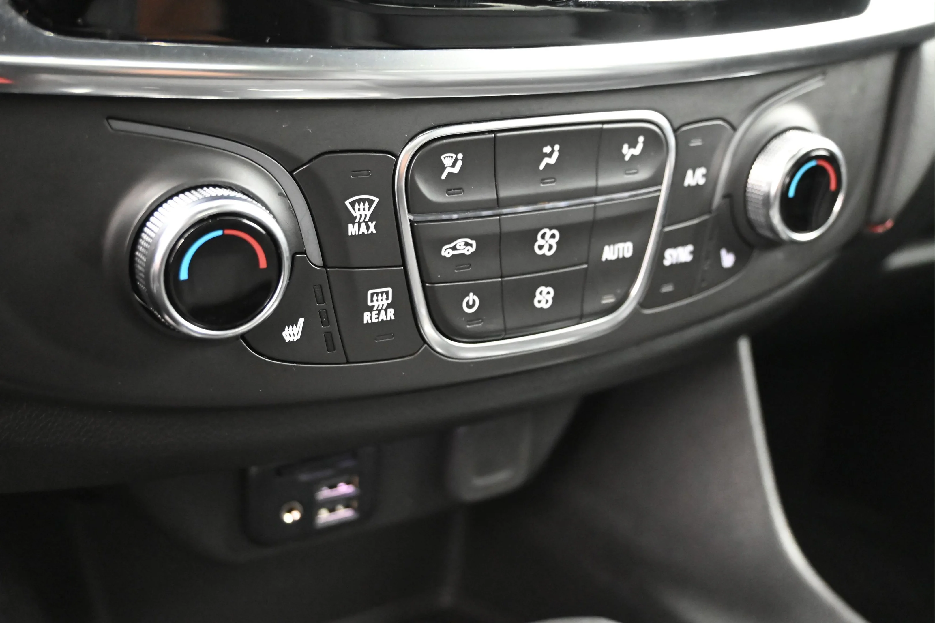 Used 2023 Summit White Chevrolet RS image 22