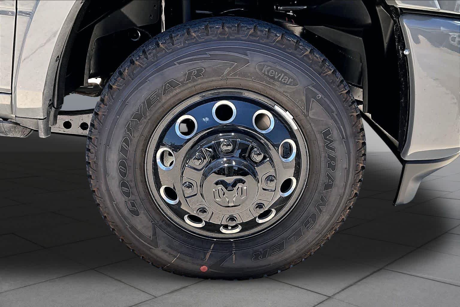 New 2026 Ceramic Gray Clear-Coat Exterior Paint RAM Limited image 12