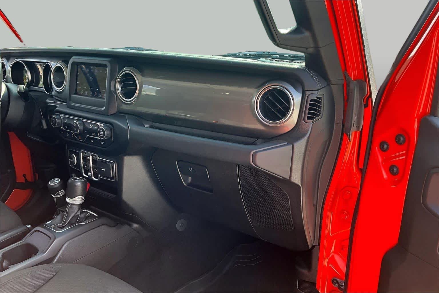 Used 2019 Punkn Metallic Clear Coat Jeep Sahara image 18