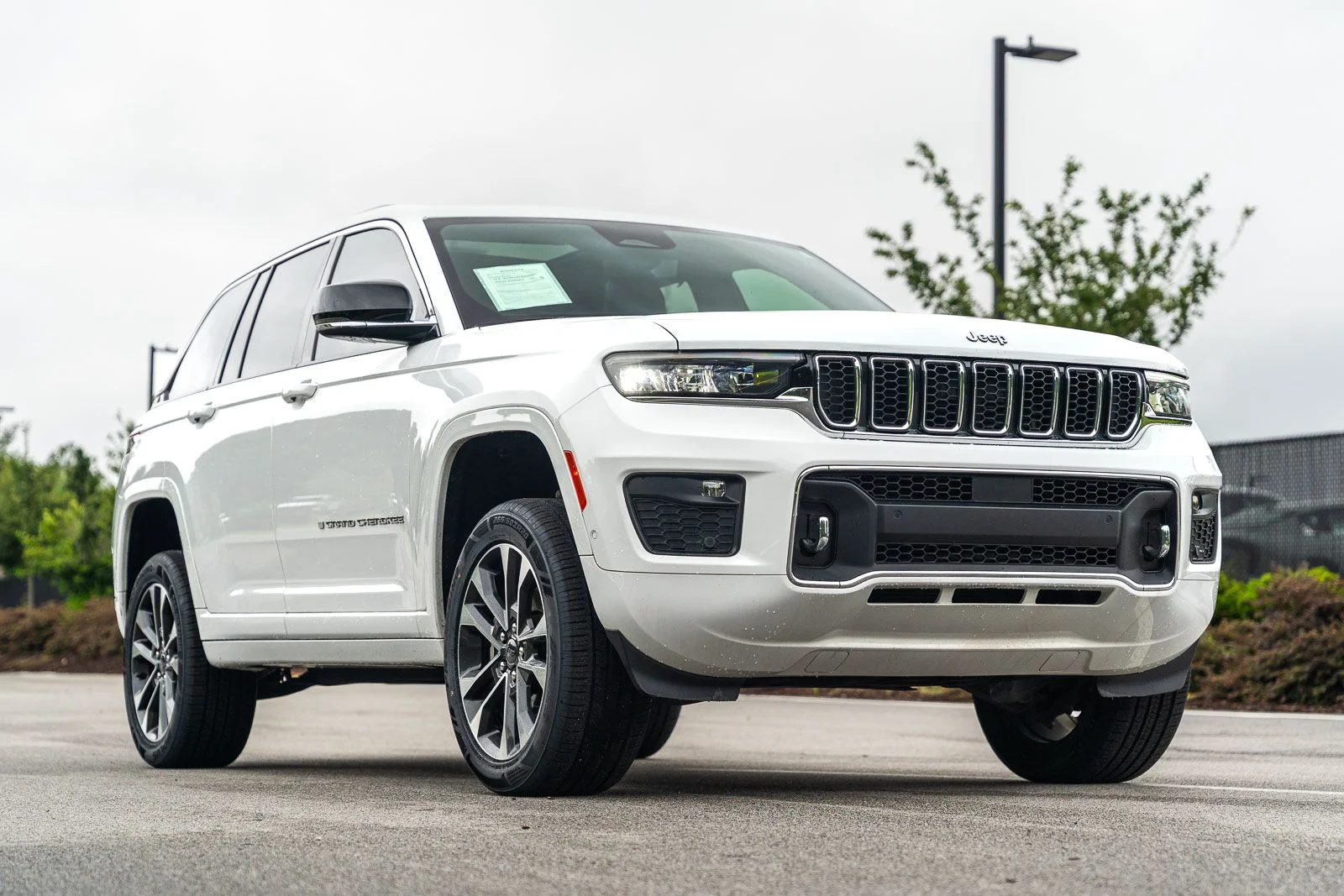 Used 2022 White Jeep Overland image 11
