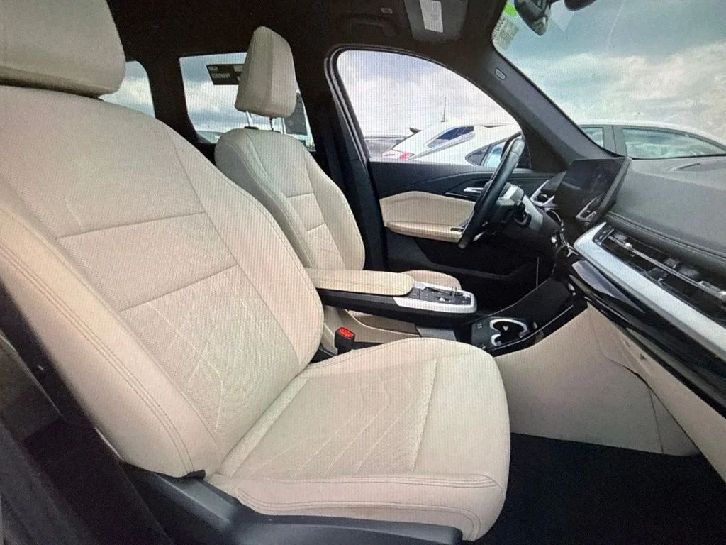 Used 2025 Black BMW xDrive28i image 6