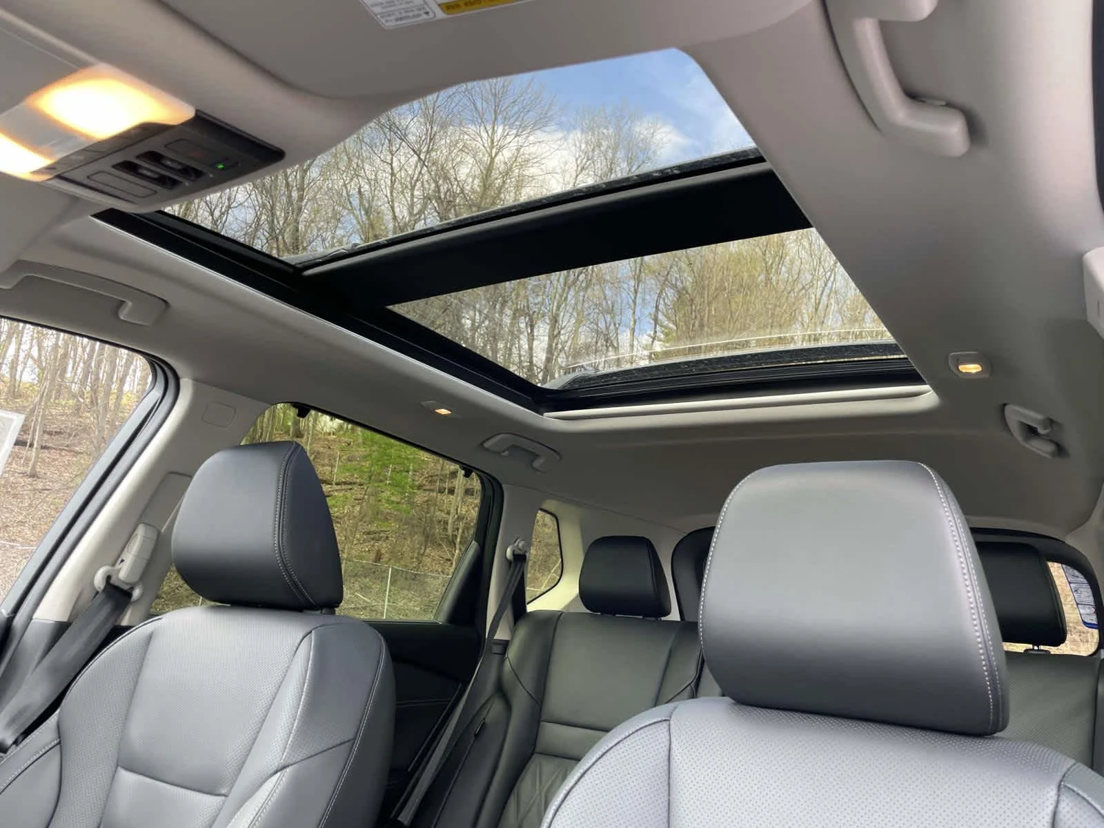 New 2026 Everest White Pearl/Super Black Nissan Platinum image 5