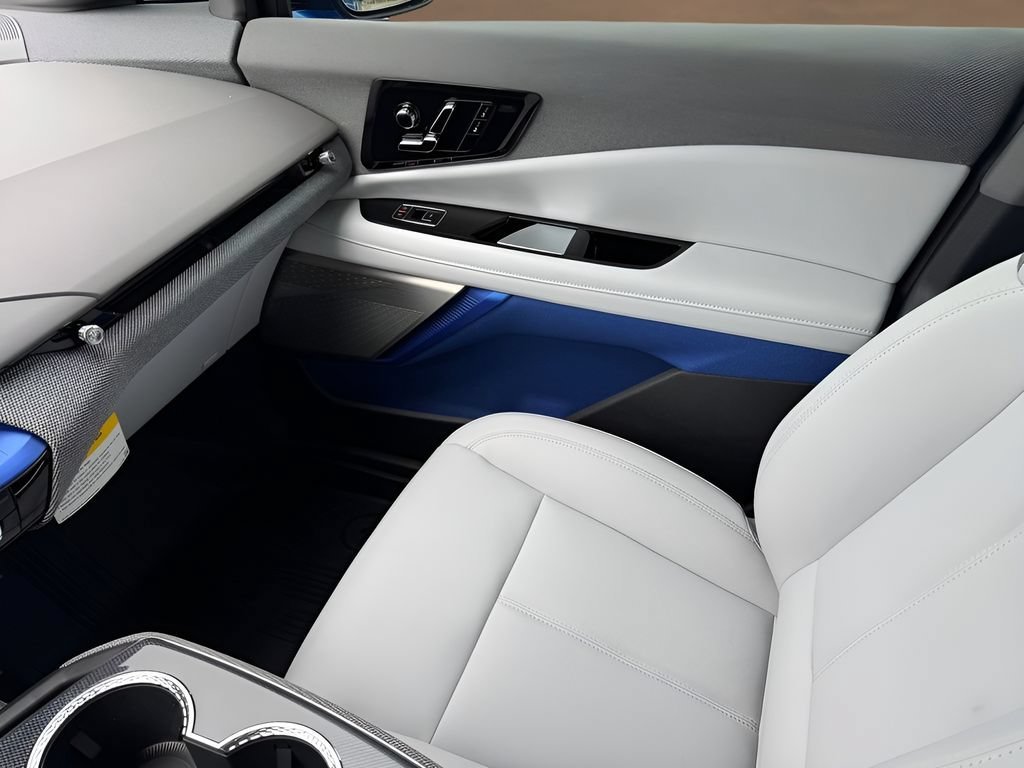 2027 Cadillac OPTIQ Luxury - Photo 31