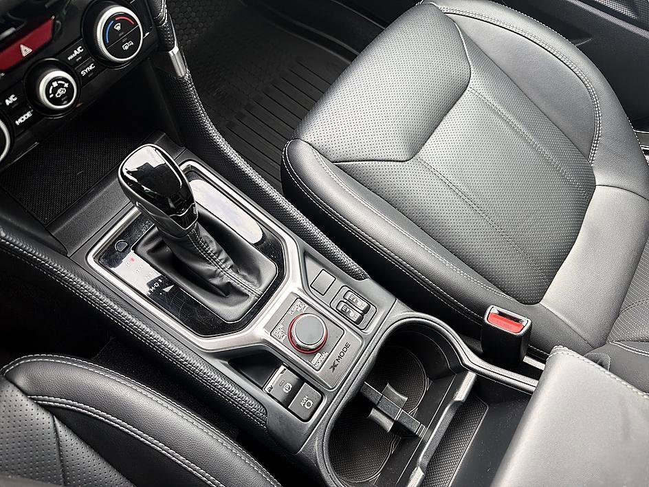 Used 2022 Crystal White Pearl Subaru Limited image 18