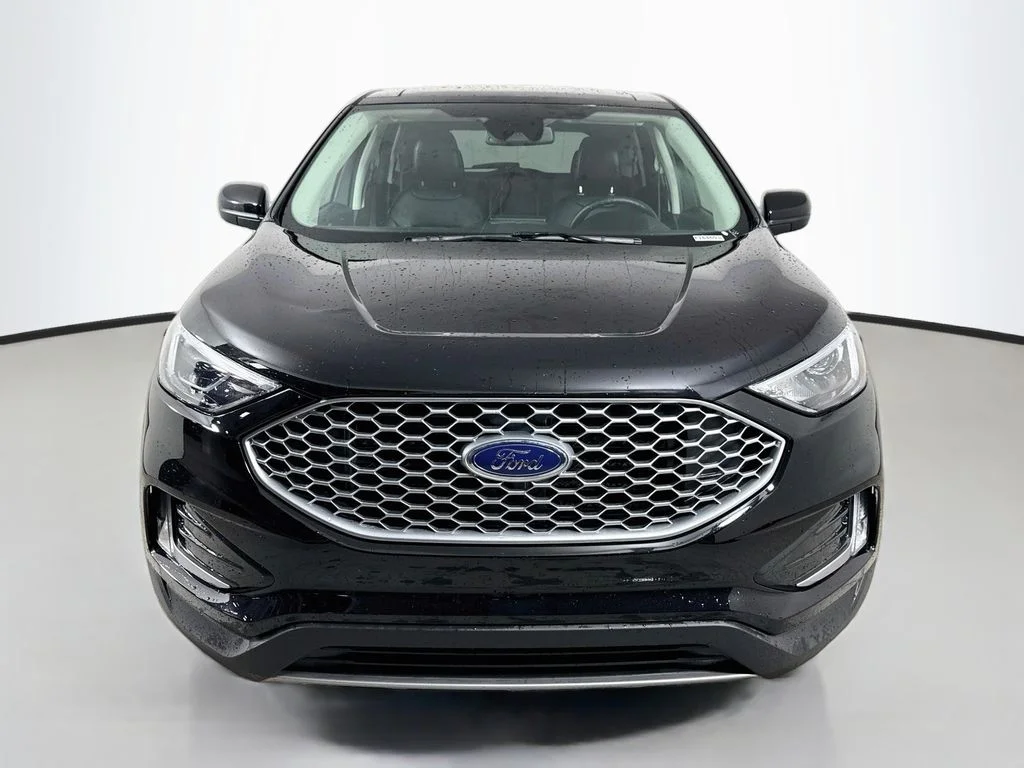 Used 2023 Agate Black Metallic Ford SEL image 6