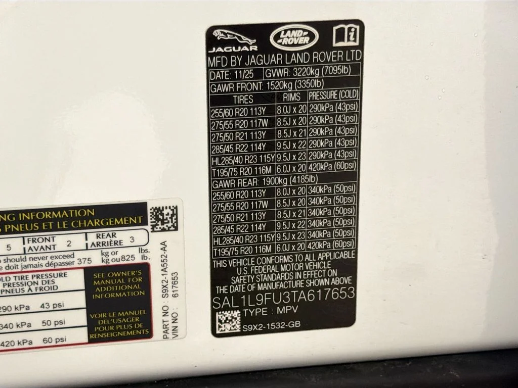 Used 2026 White Land Rover Dynamic SE image 35