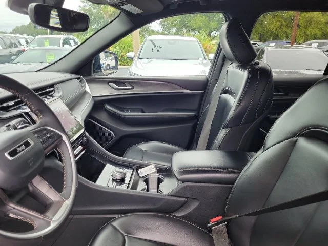 Used 2024 White Jeep 4xe image 19