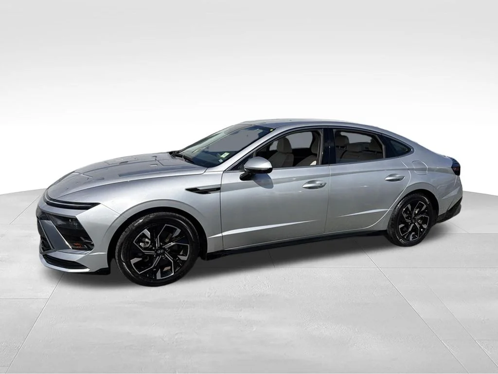 Used 2024 Silver Hyundai SEL image 5