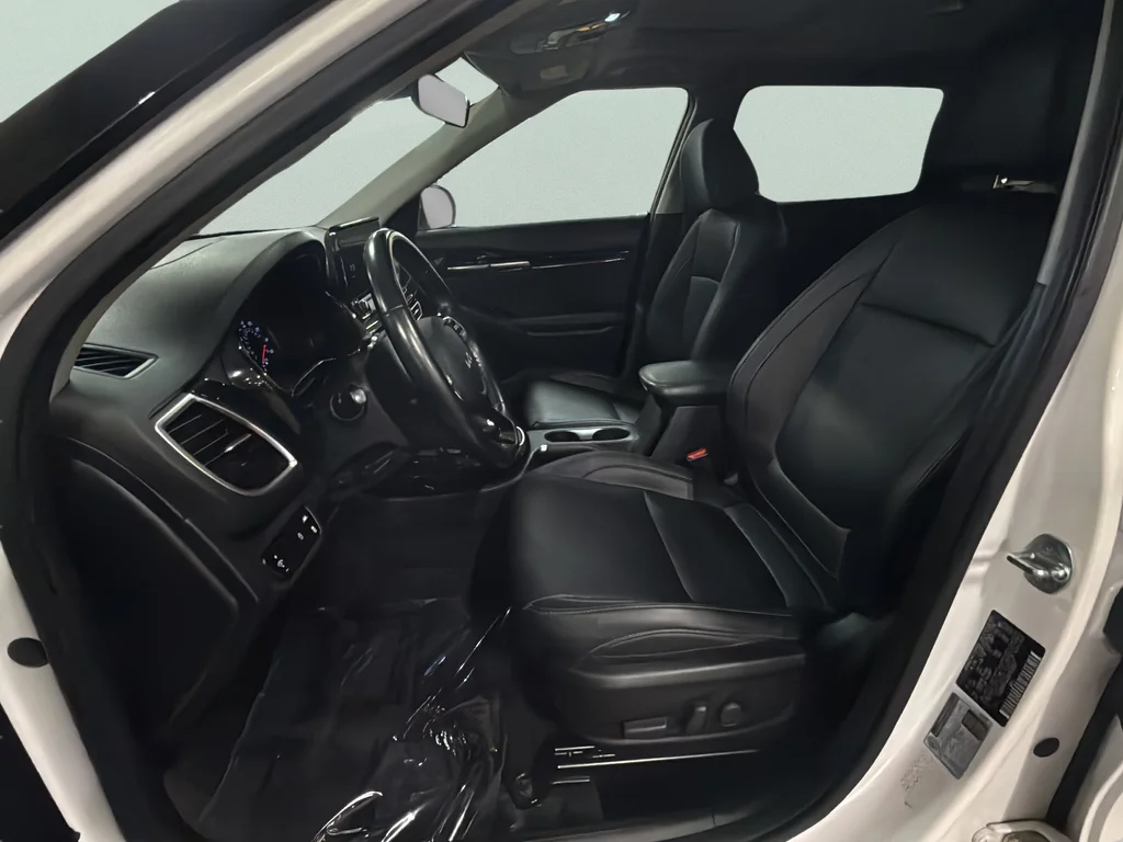 Used 2022 Snow White Pearl Kia EX image 26
