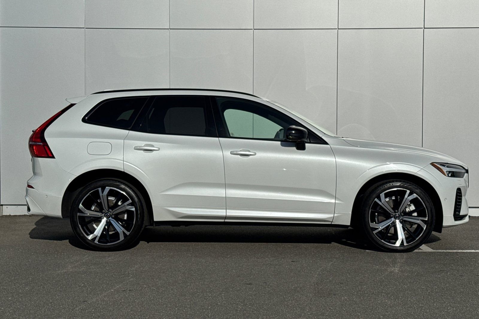 Used 2024 White Volvo Ultimate image 6