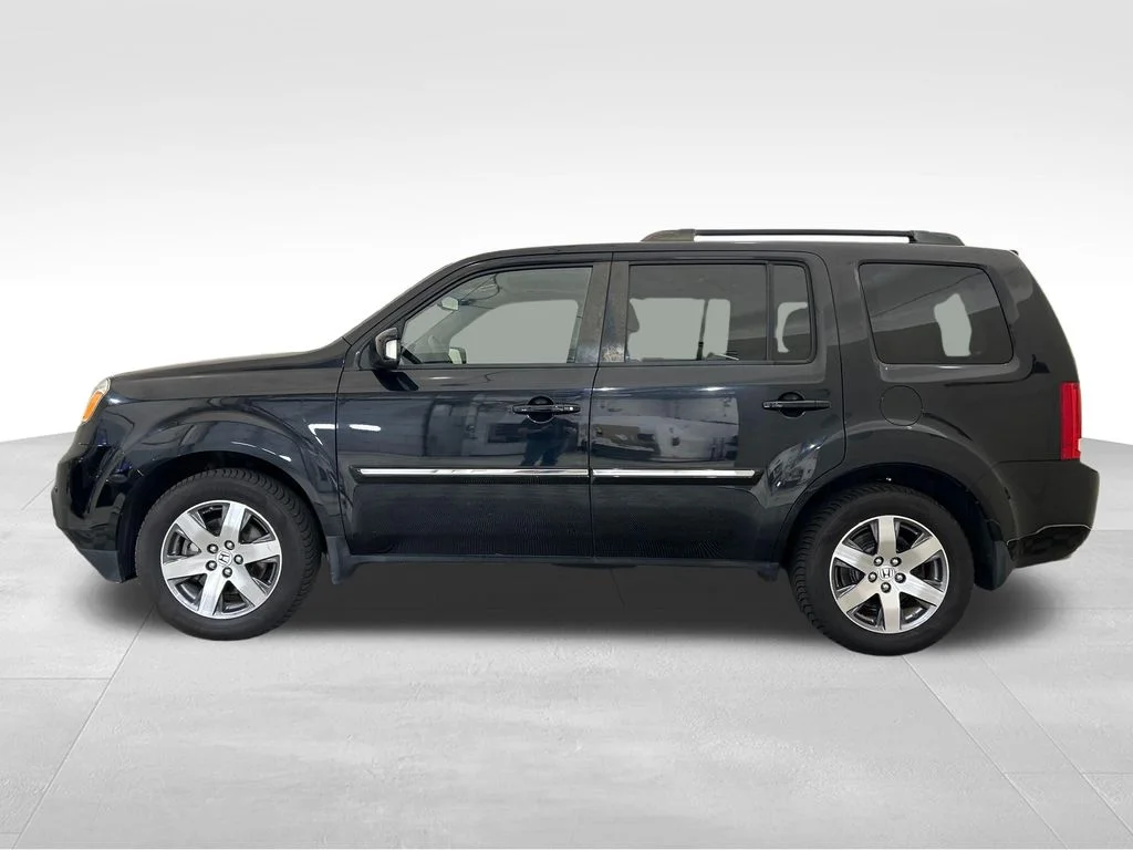 Used 2013 Black Honda Touring image 2