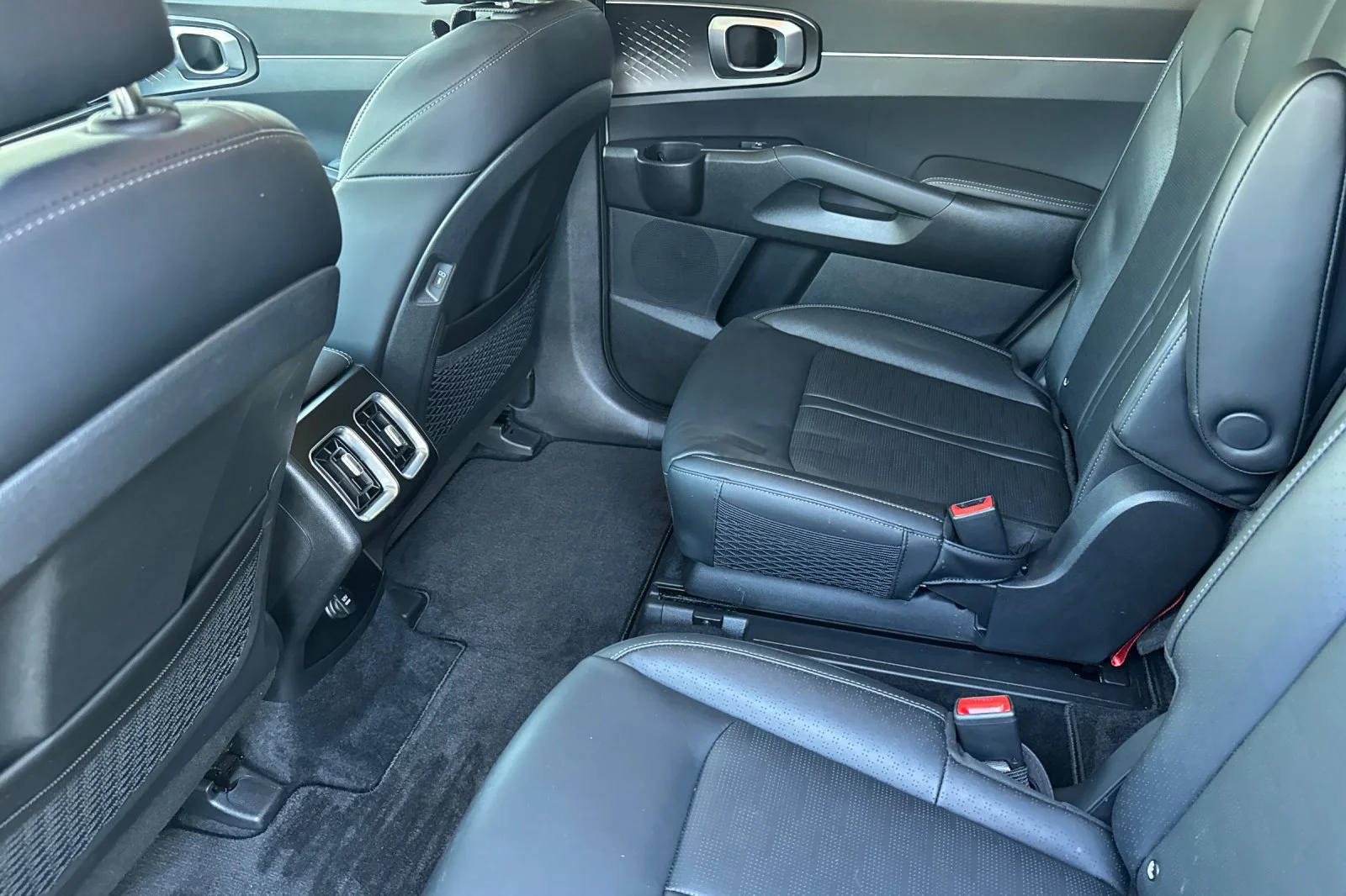 2025 Kia Sorento EX Hybrid - Photo 12